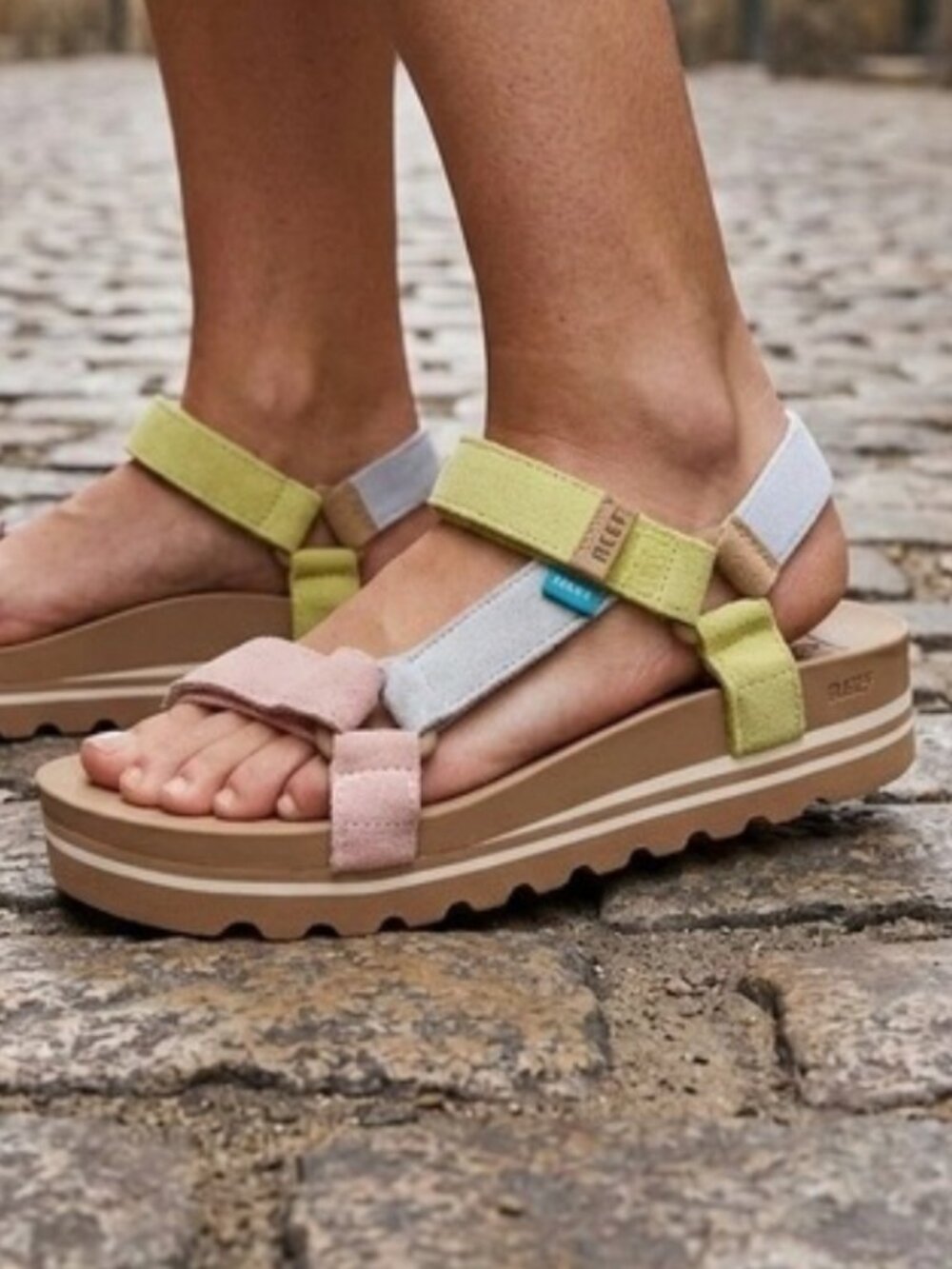 REEF Cushion Rem Hi Sandals Size 9 Meringue Pastel Platform Suede Leather Pink